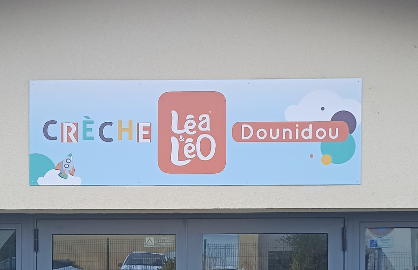 Image d'un panneau enseigne